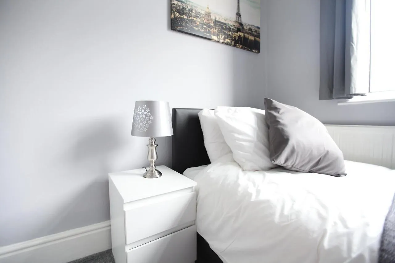 Honest Hospital House Apartment 1 Southampton 0*,  United Kingdom