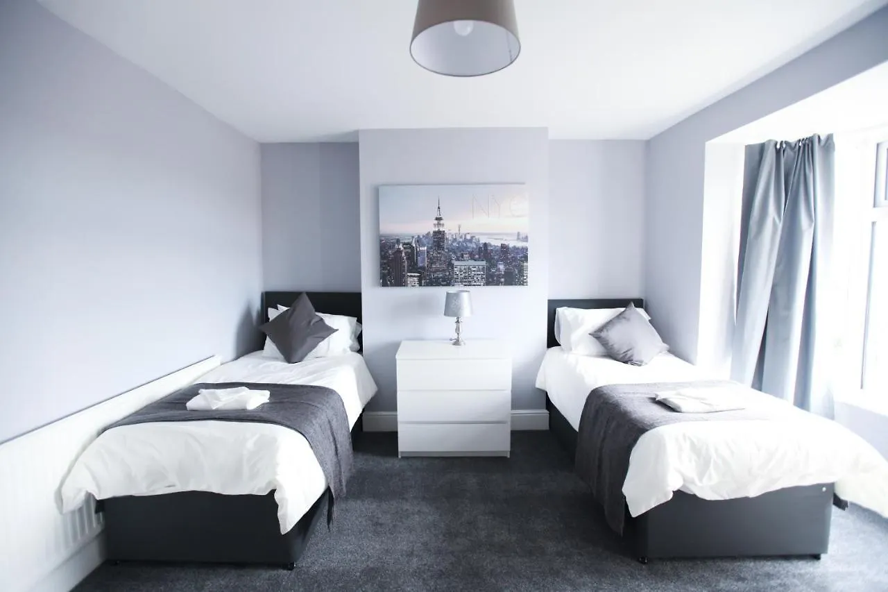 Honest Hospital House Apartment 1 Southampton 0*,